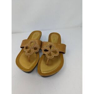 Cole Haan gold leather sandals
Beautiful soft high quality leather
Women's size